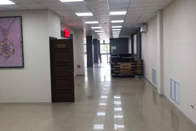 Предлагаем к аренде  помещения свободного назначения в торговом центре на первом этаже, общей площадью 300 м² напрямую от собственника по ул. Ставропольская 118_9