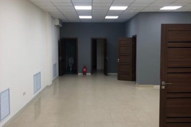 Предлагаем к аренде  помещения свободного назначения в торговом центре на первом этаже, общей площадью 300 м² напрямую от собственника по ул. Ставропольская 118_15