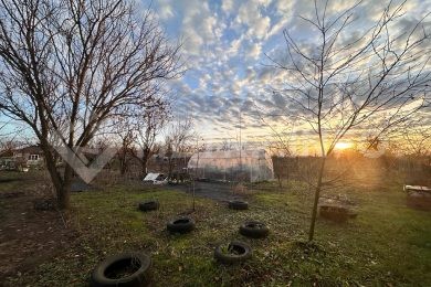 Предлагаем к продаже дом в Усть-Лабинском р-н, Ладожское сельское поселение, станица Ладожская, Первомайская ул., 23, общая площадь дома 110 м², на земельном участке 23сот. Напрямую от Собственника._8