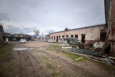 Предлагаем к продаже помещение свободного назначения, общей площадью 1000 м² на Земельном участке 30 сот, по ул. Российская д. 259. Напрямую от Собственника._3