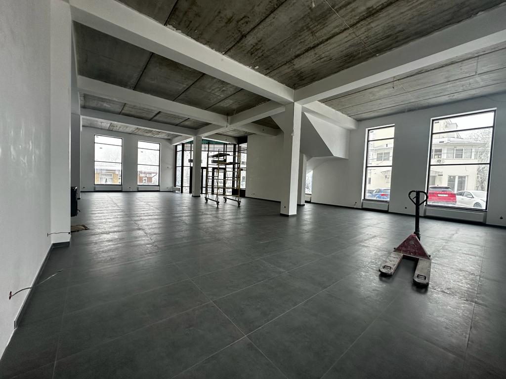 Предлагаем к аренде помещение свободного назначения на первом этаже, общей площадью 291 м², по ул. 50 лет ВЛКСМ, 15А, напрямую от Собственника._2