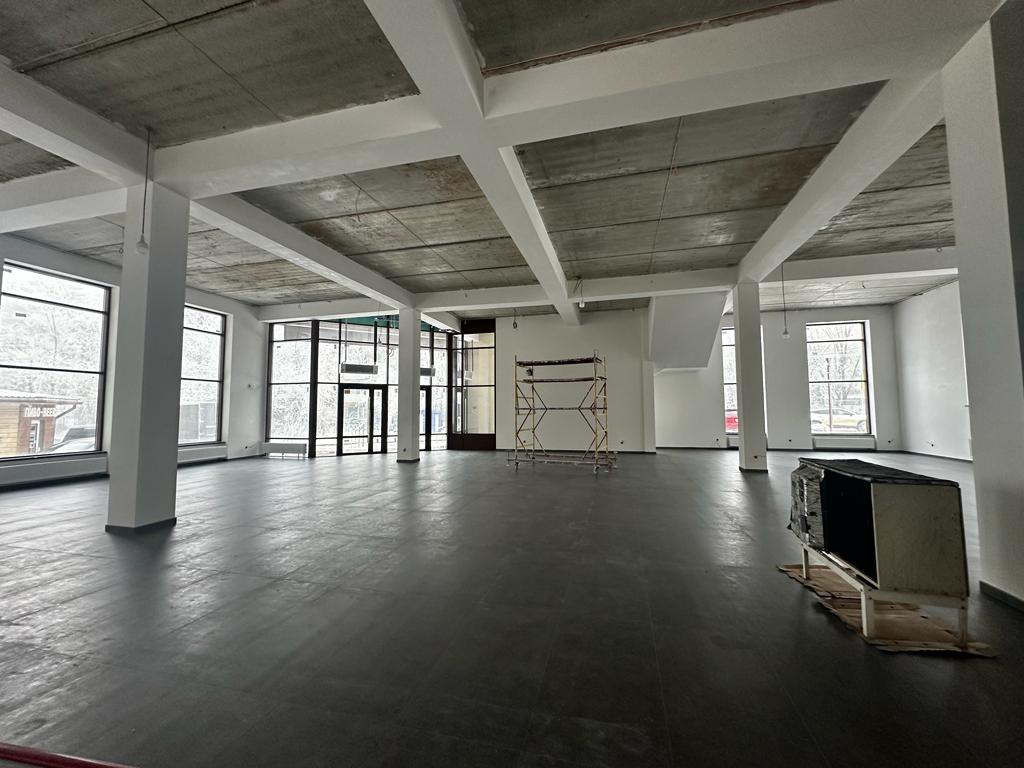 Предлагаем к аренде помещение свободного назначения на первом этаже, общей площадью 291 м², по ул. 50 лет ВЛКСМ, 15А, напрямую от Собственника._3