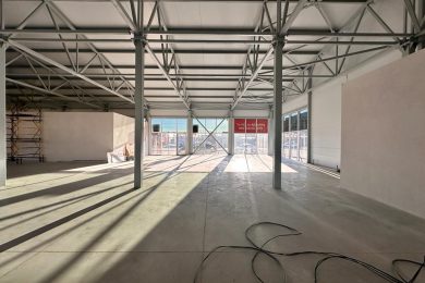 Предлагаем к аренде торговое помещение общей площадью 700 м² на 1ом этаже, по ул. Октябрьской г. Энем. Напрямую от Собственника._11