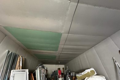 Предлагаем к аренде складское помещение на охраняемой территории общей площадью 380м² состоящий из склада 350м², 30 м² и навеса 300². Напрямую от Собственника._4