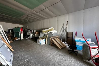 Предлагаем к аренде складское помещение на охраняемой территории общей площадью 380м² состоящий из склада 350м², 30 м² и навеса 300². Напрямую от Собственника._5