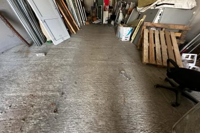 Предлагаем к аренде складское помещение на охраняемой территории общей площадью 380м² состоящий из склада 350м², 30 м² и навеса 300². Напрямую от Собственника._6