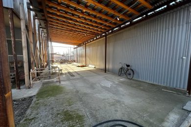 Предлагаем к аренде складское помещение на охраняемой территории общей площадью 380м² состоящий из склада 350м², 30 м² и навеса 300². Напрямую от Собственника._7