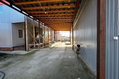 Предлагаем к аренде складское помещение на охраняемой территории общей площадью 380м² состоящий из склада 350м², 30 м² и навеса 300². Напрямую от Собственника._8