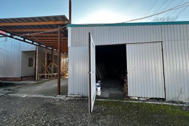 Предлагаем к аренде складское помещение на охраняемой территории общей площадью 380м² состоящий из склада 350м², 30 м² и навеса 300². Напрямую от Собственника._0