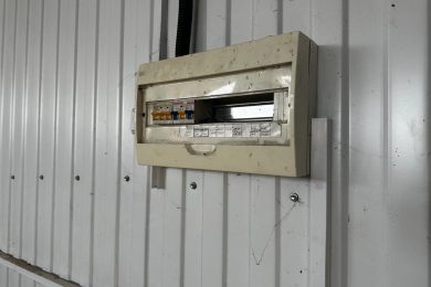 Предлагаем к аренде складское помещение на охраняемой территории общей площадью 550м² состоящий из склада 150м², 400 м². Напрямую от Собственника._8