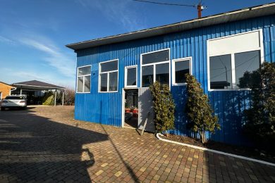 Предлагаем к аренде складское помещение на охраняемой территории общей площадью 550м² состоящий из склада 150м², 400 м². Напрямую от Собственника._0