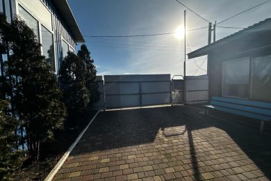 Предлагаем к аренде складское помещение на охраняемой территории общей площадью 550м² состоящий из склада 150м², 400 м². Напрямую от Собственника._1