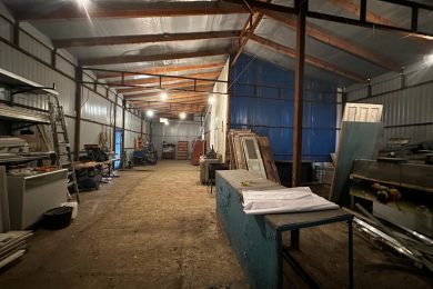 Предлагаем к аренде складское помещение на охраняемой территории общей площадью 550м² состоящий из склада 150м², 400 м². Напрямую от Собственника._17