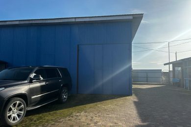 Предлагаем к аренде складское помещение на охраняемой территории общей площадью 550м² состоящий из склада 150м², 400 м². Напрямую от Собственника._10