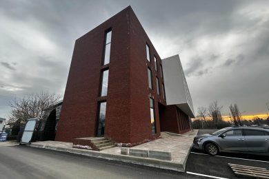 Предлагаем к аренде отдельно стоящее здание общей площадью 2000 м² всего 4эт включая цоколь, по ул. Ростовское Шоссе. Напрямую от Собственника._2