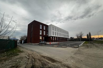 Предлагаем к аренде отдельно стоящее здание общей площадью 2000 м² всего 4эт включая цоколь, по ул. Ростовское Шоссе. Напрямую от Собственника._0