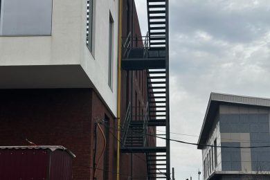 Предлагаем к аренде отдельно стоящее здание общей площадью 2000 м² всего 4эт включая цоколь, по ул. Ростовское Шоссе. Напрямую от Собственника._4