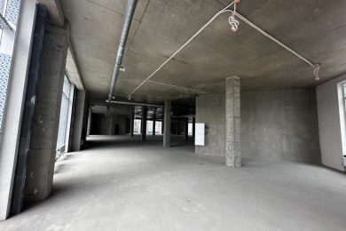 Предлагаем к аренде торговое помещение площадью 900кв.м на 2ом этаже в Торговом Центре общей площадью 1800 м², по ул. Солнечной д. 2. Напрямую от Собственника._4