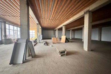 Предлагаем к аренде торговое помещение общей площадью 430 м² на 2ом этаже, по ул. Дорожная г. Энем. Напрямую от Собственника._11