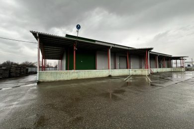 Предлагаем к аренде складское помещение на охраняемой территории общей площадью 1200 м² поделенное по полам 600 м². Напрямую от Собственника._1