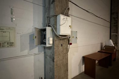 Предлагаем к аренде складское помещение на охраняемой территории общей площадью 1200 м² поделенное по полам 600 м². Напрямую от Собственника._4