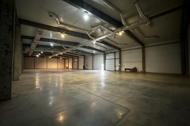 Предлагаем к аренде складское помещение на охраняемой территории общей площадью 1200 м² поделенное по полам 600 м². Напрямую от Собственника._7