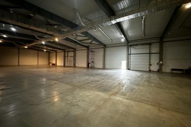 Предлагаем к аренде складское помещение на охраняемой территории общей площадью 1200 м² поделенное по полам 600 м². Напрямую от Собственника._8