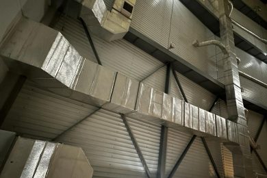 Предлагаем к аренде складское помещение на охраняемой территории общей площадью 1200 м² поделенное по полам 600 м². Напрямую от Собственника._9