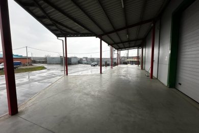 Предлагаем к аренде складское помещение на охраняемой территории общей площадью 1200 м² поделенное по полам 600 м². Напрямую от Собственника._12