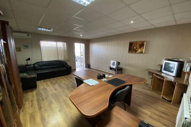 Предлагаем к продаже пpoизвoдcтвeннo- складскoe помeщeние, общей площадью 1100 м², на 20 сот. Напрямую от Собственника._5