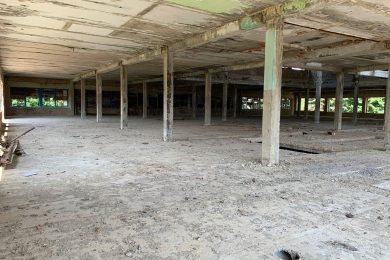 Предлагаем к аренде  трехэтажное здание площадью 3600 м². Напрямую от собственника, без комиссии, по адресу г. Армавир ул. Новороссийская 147/2 копия_7