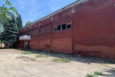 Предлагаем к аренде  трехэтажное здание площадью 3600 м². Напрямую от собственника, без комиссии, по адресу г. Армавир ул. Новороссийская 147/2 копия_0