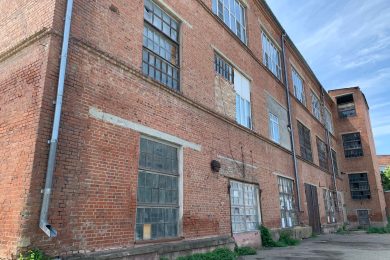 Предлагаем к аренде производственно-складское помещение 1800 кв.м., расположенные по ул. Новороссийская, 147 территория завода Пластформ. Напрямую от собственника. БЕЗ КОМИССИИ._2