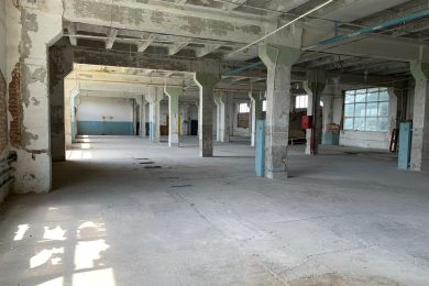 Предлагаем к аренде производственно-складское помещение 1800 кв.м., расположенные по ул. Новороссийская, 147 территория завода Пластформ. Напрямую от собственника. БЕЗ КОМИССИИ._5