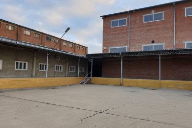 Предлагаем к аренде транспортно-логистический центр, складское помещение общей площадью 6000 м² расположенный по адресу г. Армавир  ул.Мичурина 10б. Напрямую от собственника._1