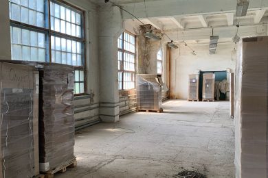 Предлагаем к аренде производственно-складское помещение 1800 кв.м., расположенные по ул. Новороссийская, 147 территория завода Пластформ. Напрямую от собственника. БЕЗ КОМИССИИ._6