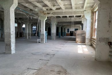 Предлагаем к аренде производственно-складское помещение 1800 кв.м., расположенные по ул. Новороссийская, 147 территория завода Пластформ. Напрямую от собственника. БЕЗ КОМИССИИ._9