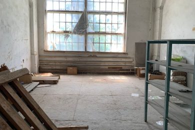 Предлагаем к аренде производственно-складское помещение 1800 кв.м., расположенные по ул. Новороссийская, 147 территория завода Пластформ. Напрямую от собственника. БЕЗ КОМИССИИ._3