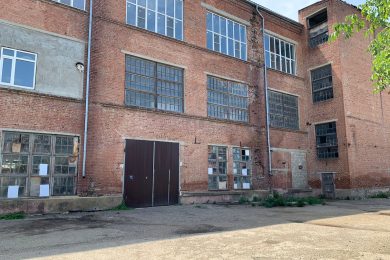 Предлагаем к аренде производственно-складское помещение 1800 кв.м., расположенные по ул. Новороссийская, 147 территория завода Пластформ. Напрямую от собственника. БЕЗ КОМИССИИ._0