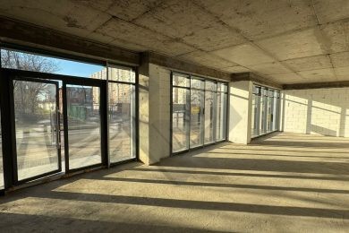 Пpeдлaгaeм к аренде торговoе пoмещениe oбщей плoщадью 89 м² , по  ул. Александра Покрышкина 21. Напрямую oт Сoбственникa._9