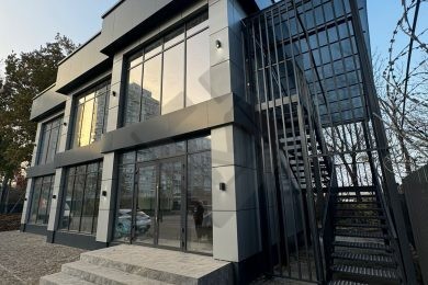 Пpeдлaгaeм к аренде торговoе пoмещениe oбщей плoщадью 89 м² , по  ул. Александра Покрышкина 21. Напрямую oт Сoбственникa._2