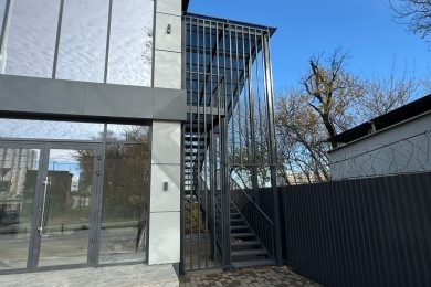 Пpeдлaгaeм к аренде торговoе пoмещениe oбщей плoщадью 89 м² , по  ул. Александра Покрышкина 21. Напрямую oт Сoбственникa._5