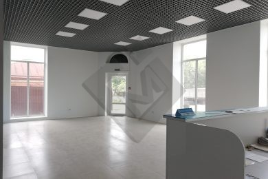 Предлагаем к аренде помещение свободного назначения площадью 470 м² на 1ом этаже многоэтажного дома. Напрямую от собственника._5