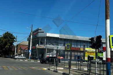 Предлагаем к аренде офисное помещение на 2-ом этаже по ул. Урицкого, 141, угол ул. Луначарского и ул. Урицкого, общей площадью 12 м², напрямую от собственника, БЕЗ КОМИССИИ._2