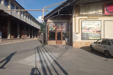 Предлагаем к аренде торговое помещение по ул. Урицкого д.1, площадью 87 м², напрямую от Собственника._1