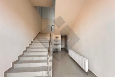 Предлагаем к аренде помещение свободного назначения общей площадью 220 м² на 2ом этаже с возможностью увеличения до 440 м² этаже, по ул. имени В.М. Комарова, 22, напрямую от Собственника._5