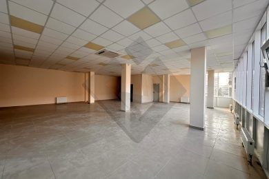 Предлагаем к аренде помещение свободного назначения общей площадью 220 м² на 2ом этаже с возможностью увеличения до 440 м² этаже, по ул. имени В.М. Комарова, 22, напрямую от Собственника._8