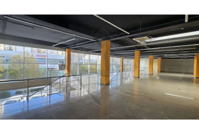 Предлагаем к аренде торговую площадь в г. Новороссийске по ул. Энгельса 89, общей площадью 715 м², напрямую от собственника._5