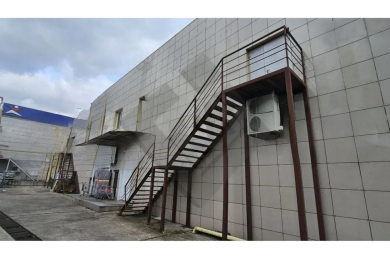 Предлагаем к аренде торговую площадь в г. Новороссийске по ул. Энгельса 89, общей площадью 715 м², напрямую от собственника._9