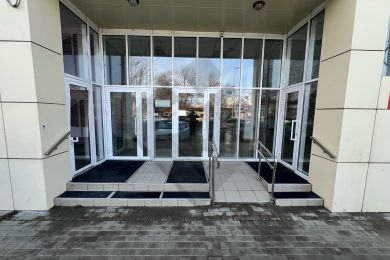 Предлагаем к аренде к аренде торговую  площадь в г. Майкопе по ул. Крестьянская 209, общей площадью 530 м², напрямую от собственника._1